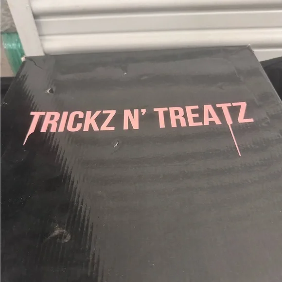 COLOR ME HAUNTED MISMATCHED BOOTS (damaged, photo shown) - Picture 8 of 11